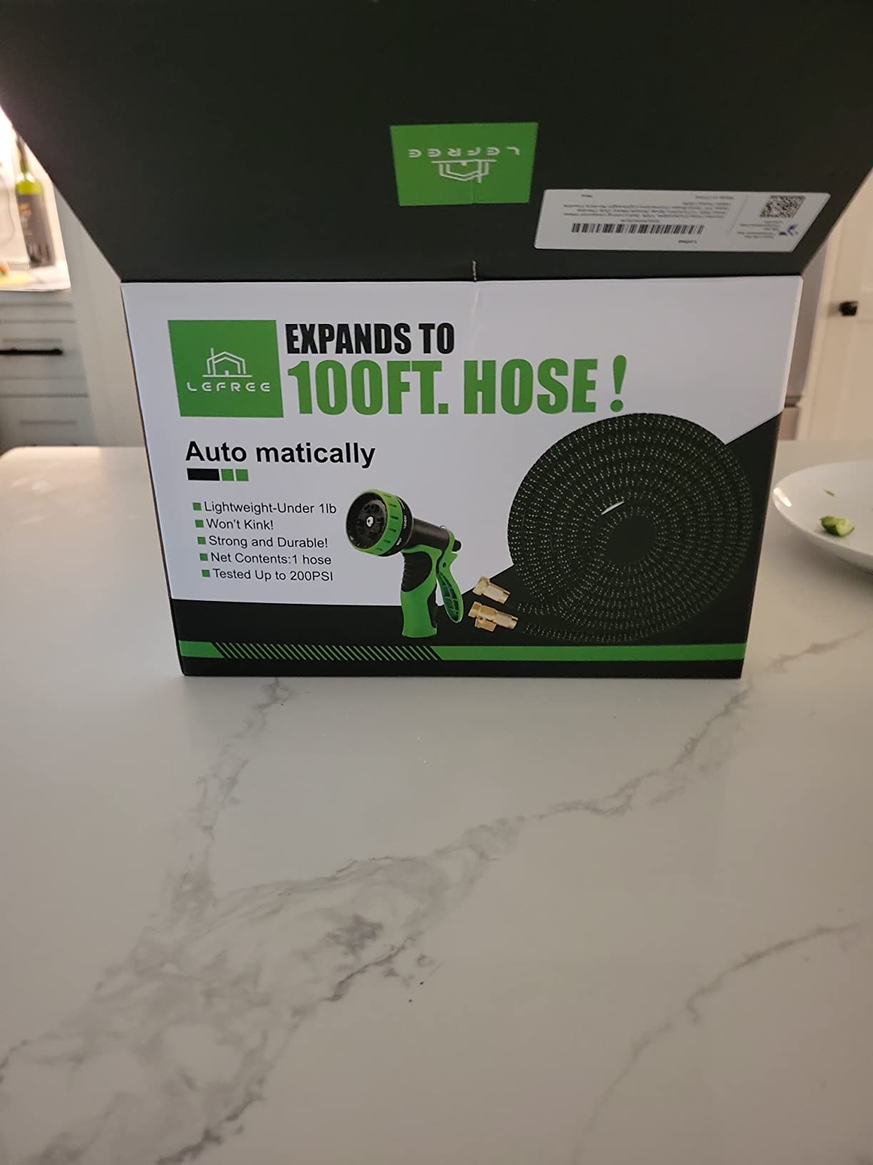 A Gardener's Delight The Lightweight and No Kink Garden Hose 100 ft